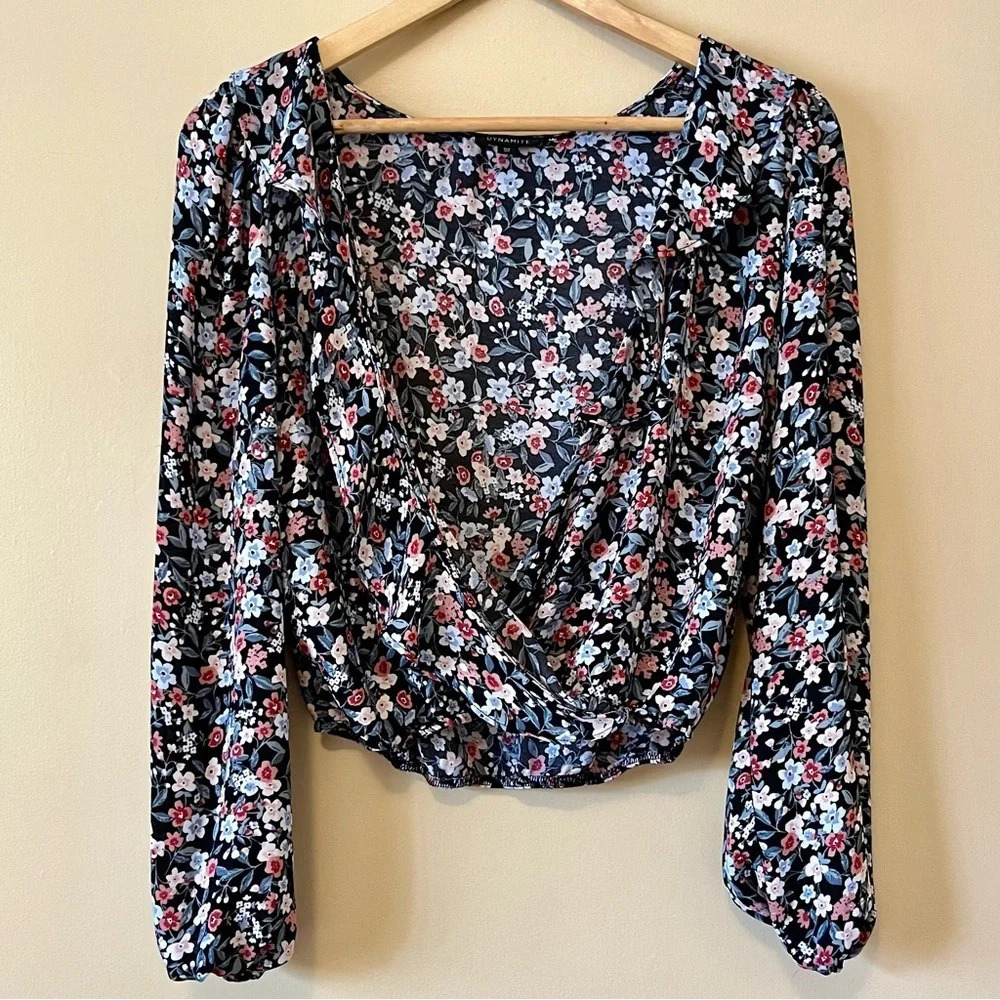 Dynamite| Pretty Dark‎ Floral Open Neck Long Sleeve Feminine Flowy Crop Top Sz S